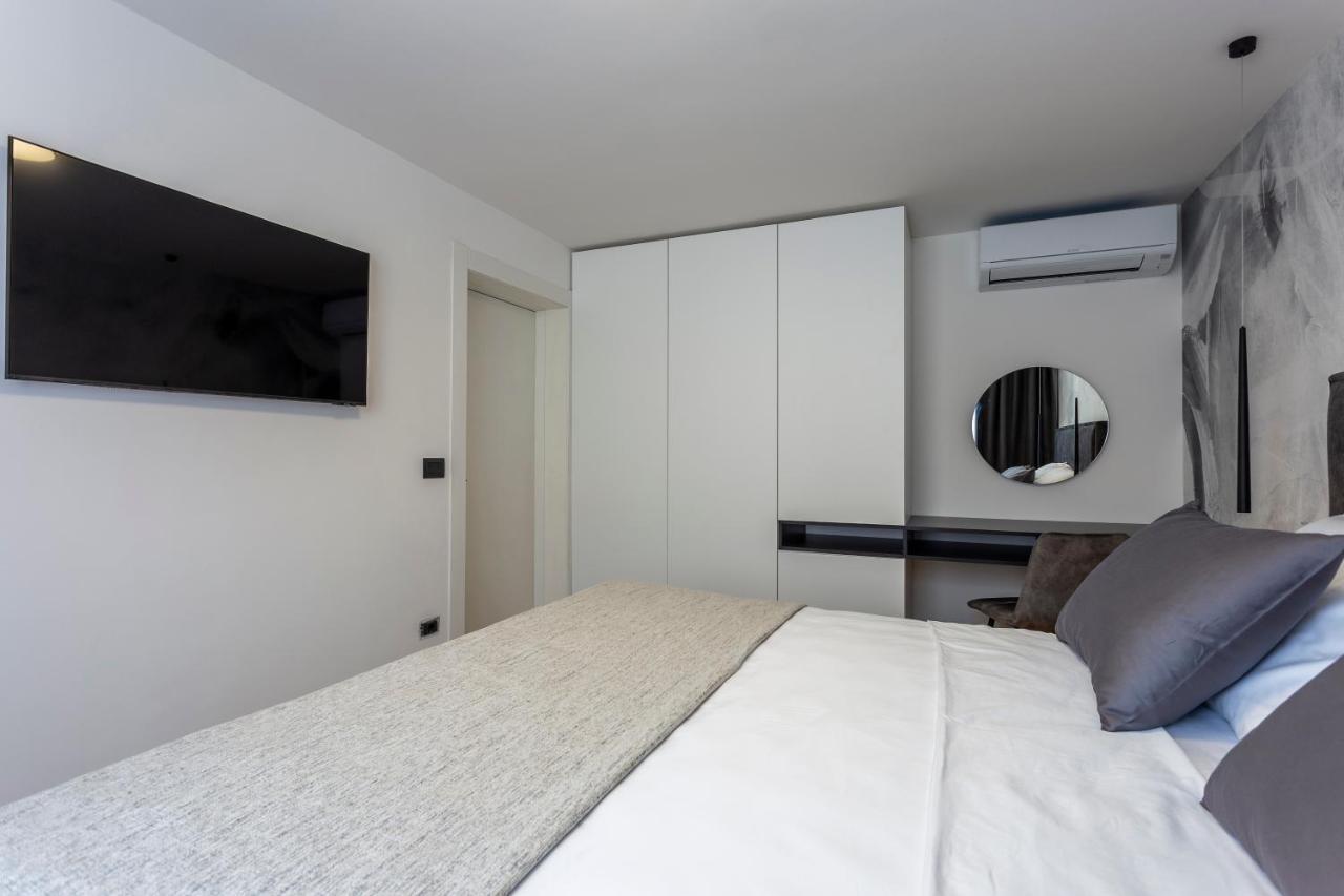Apartman Izis Centar Pule Pola Esterno foto
